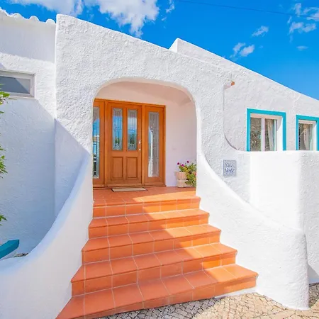 빌라 Vale 5 Bedroom Villa, 10 Min Walk To *