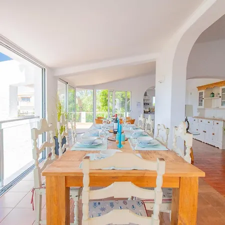 Villa Vale 5 Bedroom Villa, 10 Min Walk To