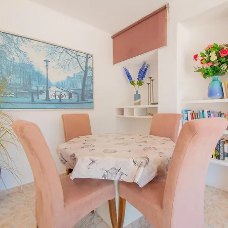 Vale 5 Bedroom Villa, 10 Min Walk To Carvoeiro (Lagoa)