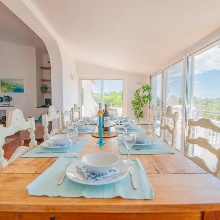 Vale 5 Bedroom Villa, 10 Min Walk To Villa *