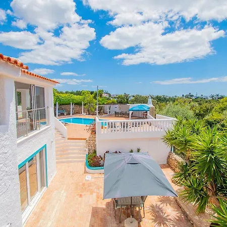 Villa Vale 5 Bedroom Villa, 10 Min Walk To *