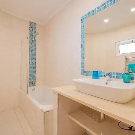 Vale 5 Bedroom Villa, 10 Min Walk To Carvoeiro (Lagoa)