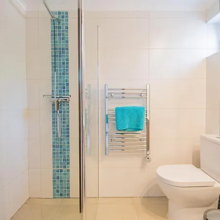 빌라 Vale 5 Bedroom Villa, 10 Min Walk To