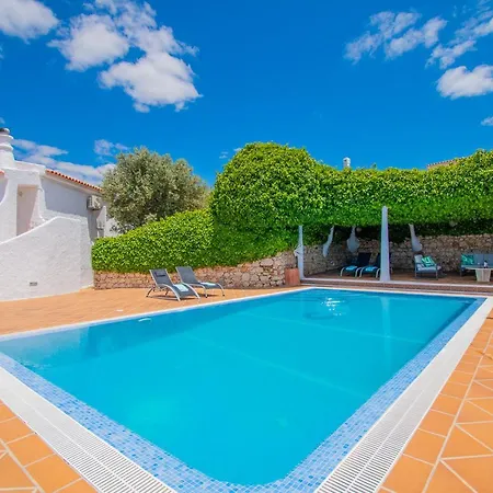 Villa Vale 5 Bedroom Villa, 10 Min Walk To