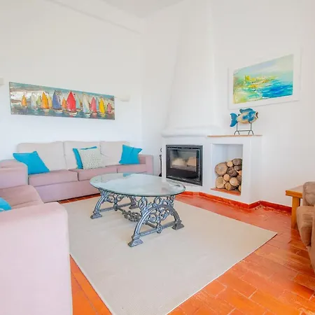 Villa Vale 5 Bedroom Villa, 10 Min Walk To