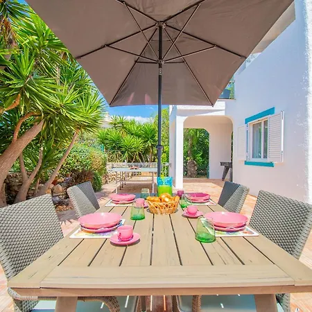Vale 5 Bedroom Villa, 10 Min Walk To Villa *