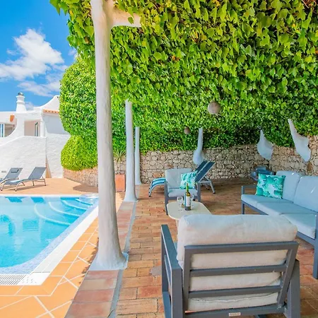 빌라 Vale 5 Bedroom Villa, 10 Min Walk To
