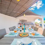 Vale 5 Bedroom Villa, 10 Min Walk To Vila