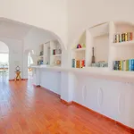 Vale 5 Bedroom Villa, 10 Min Walk To *