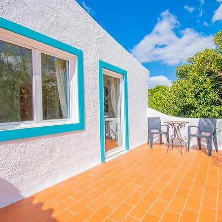 Vale 5 Bedroom Villa, 10 Min Walk To Vila