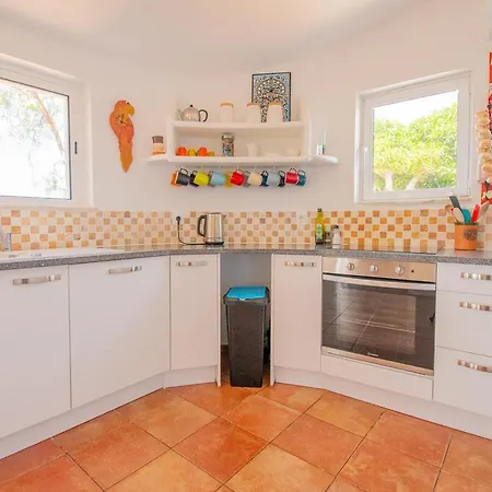 Vale 5 Bedroom Villa, 10 Min Walk To * Carvoeiro (Lagoa)